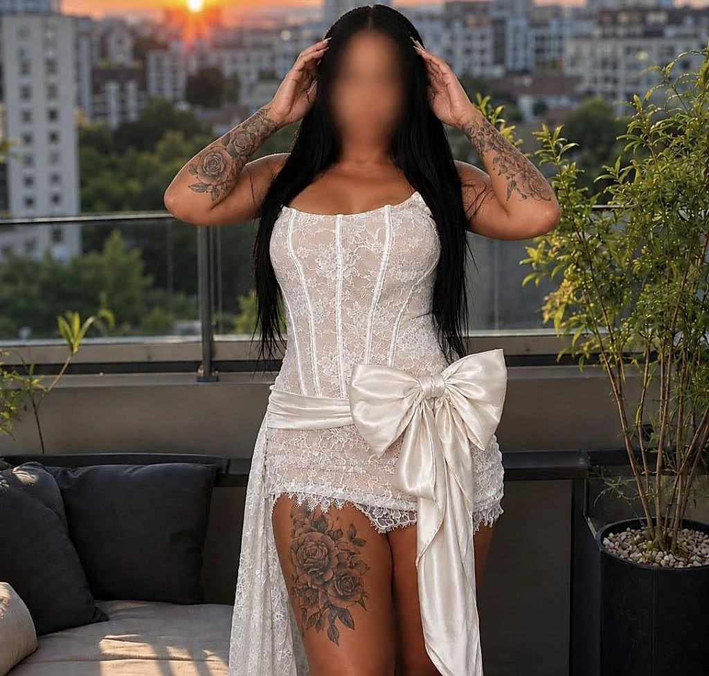 Cleo - Berlin VIP Escort Bayan